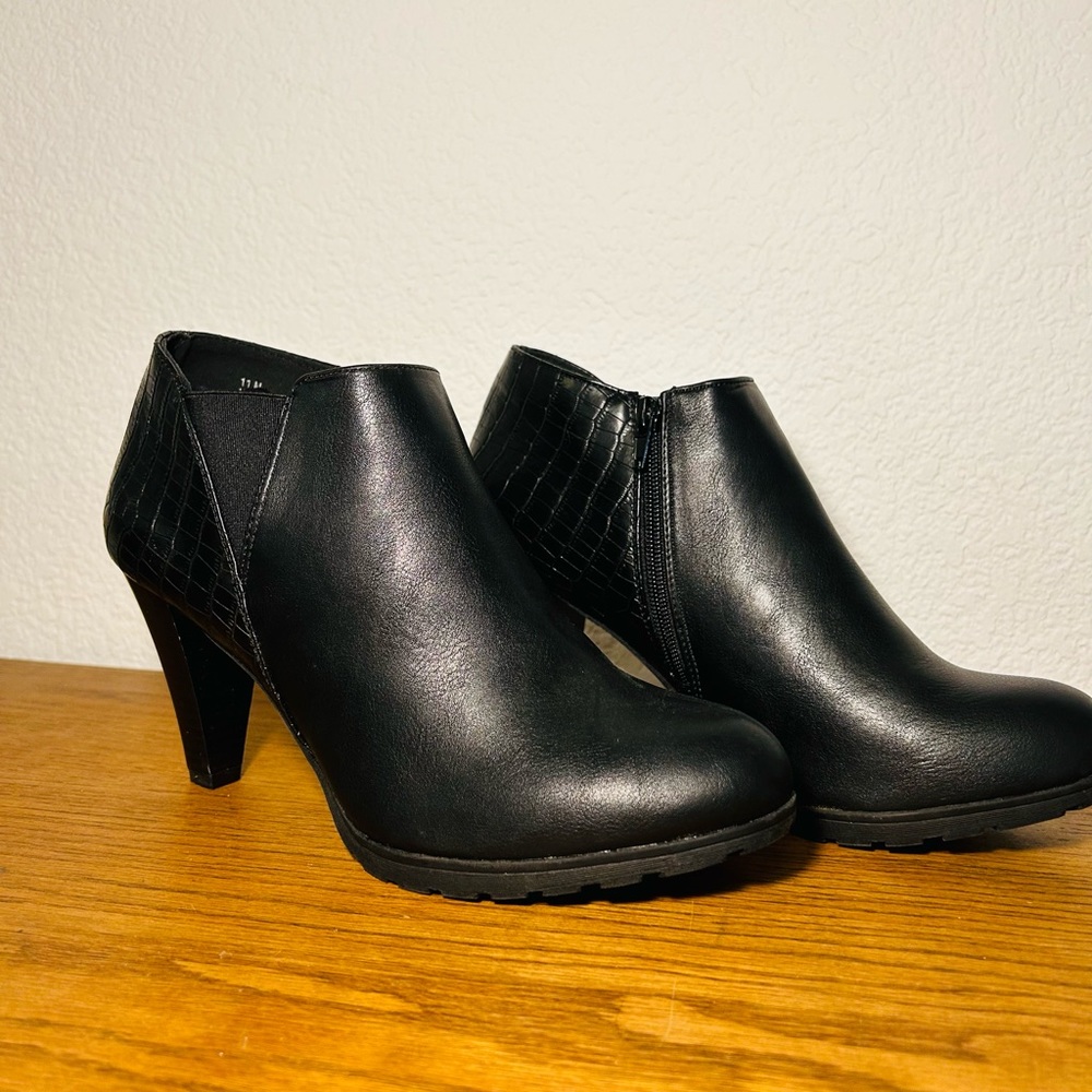 White Mountain Black Heeled Booties